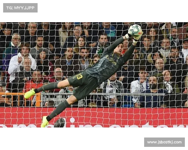 库尔图瓦神勇扑救加上十人顽强拼搏 皇马顶住高温压力力保胜局 库尔图瓦神勇扑救加上十人顽强拼搏 皇马顶住高温压力力保胜局